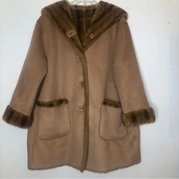 Jones New York Reversible Faux Fur Coat in Camel, size 2X. - Picture 1 of 14